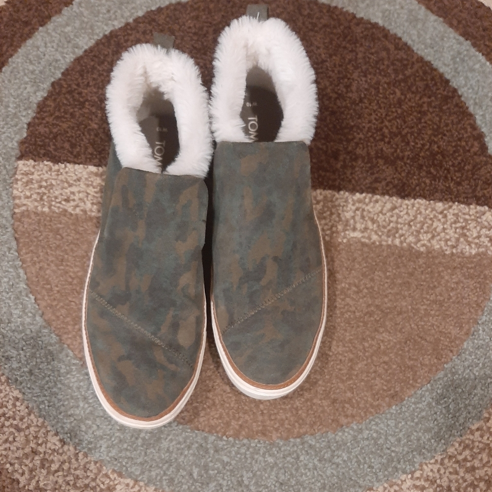 Toms faux suede slip on fur boots US Women's size 10